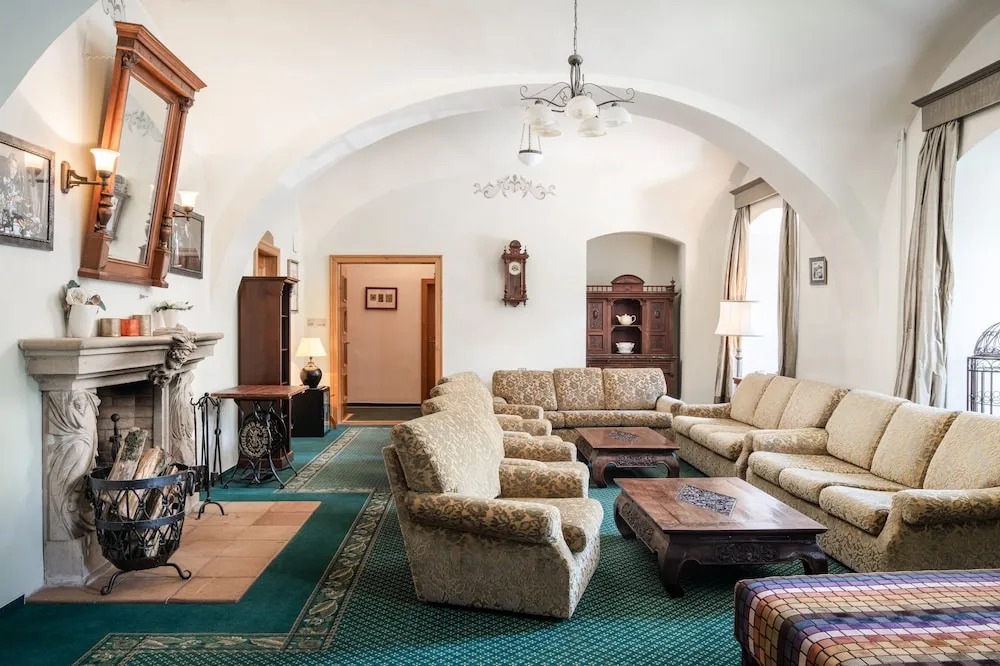 Maxmilian Lifestyle Resort