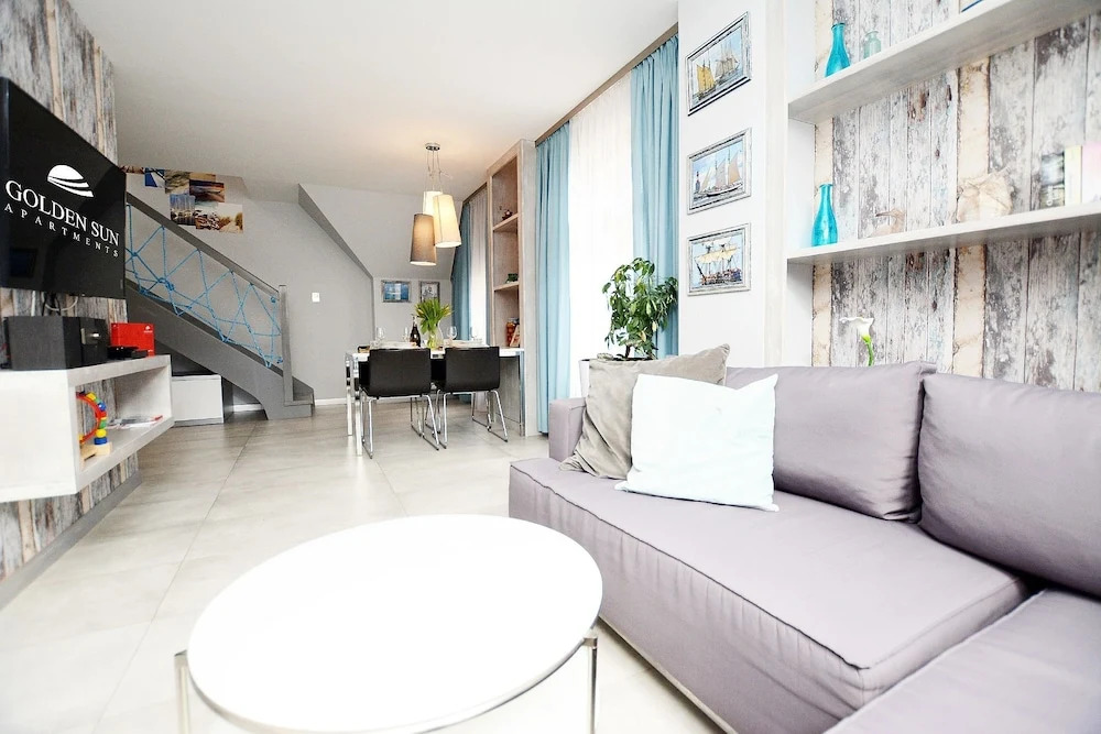 Golden Sun Apartments - Port