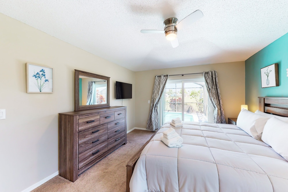 Private Pool Home With Spa, Screened Patio, Central AC, & Washer/dryer