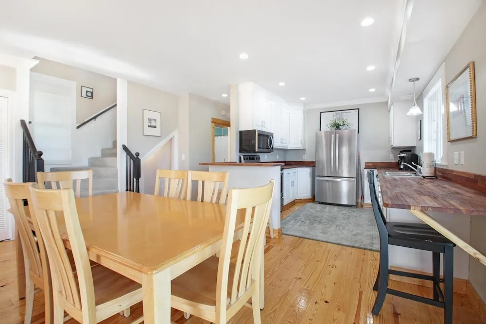 Hot Sand 4 Bedroom Home by RedAwning