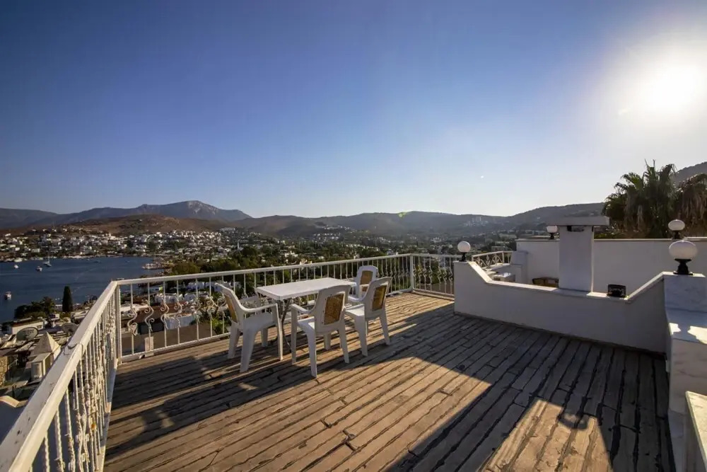 Seaside House With Mesmerizing View in Turkbuku
