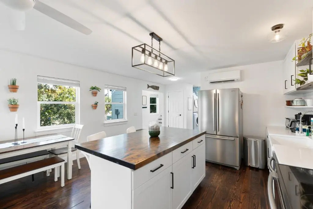 79 Sandbar Ln - Folly in Love - Renovated Private Home - Sunset Views