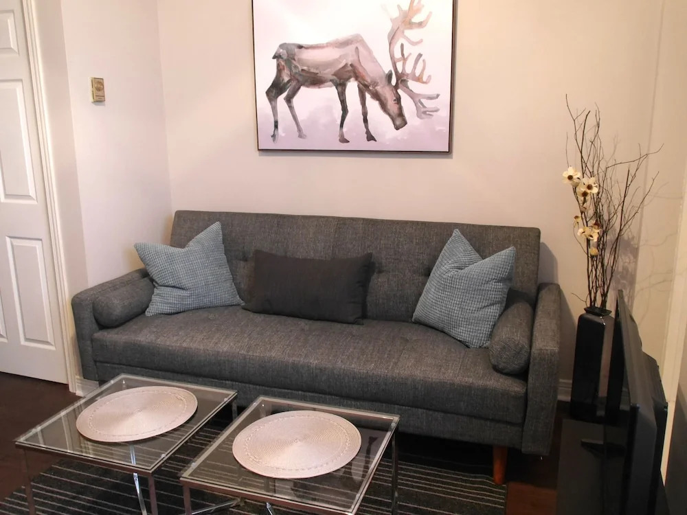 Trendy 1BR Unit on Queen St. W.