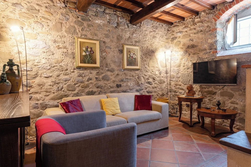 Lucca Francos Villa
