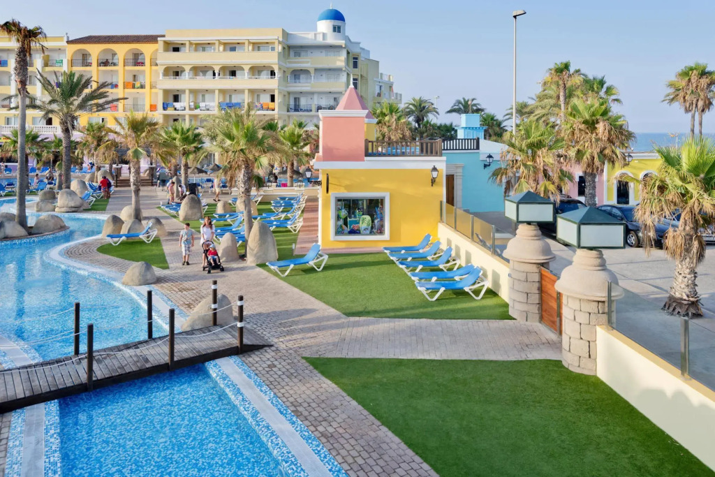Mediterraneo Bay Hotel & Resort