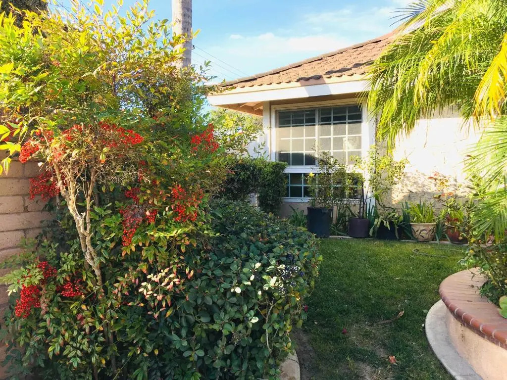 Costa Mesa Homestay - Private Rooms with 2 Shared Baths and Hosts Onsite