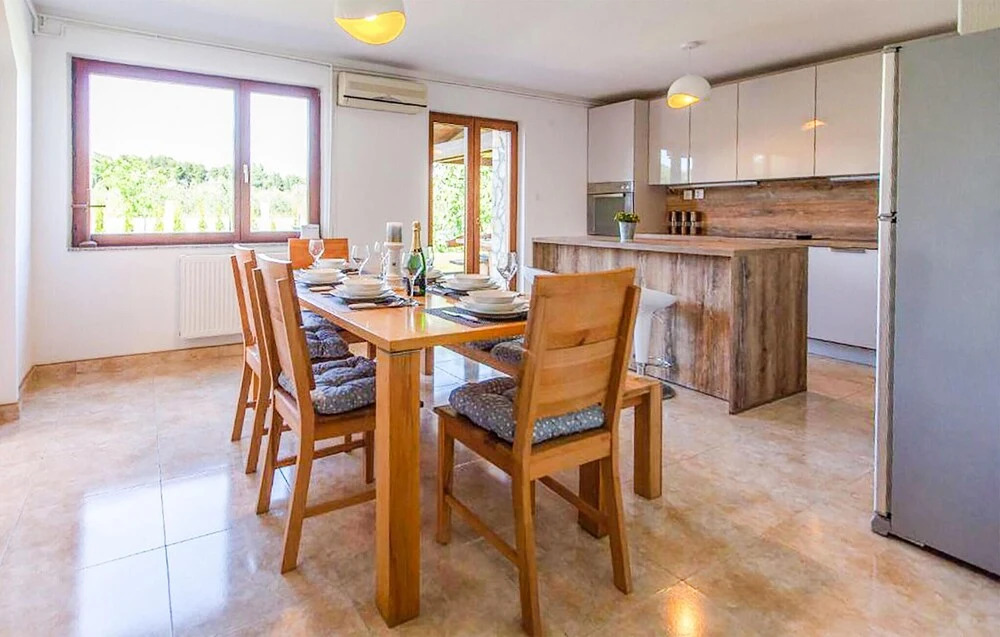 Awesome Home in Medulin With Outdoor Swimming Pool, Wifi and 3 Bedrooms