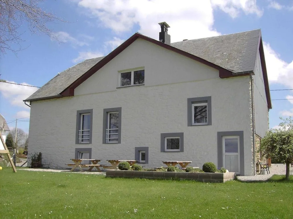 Group house with 3 apartment for family