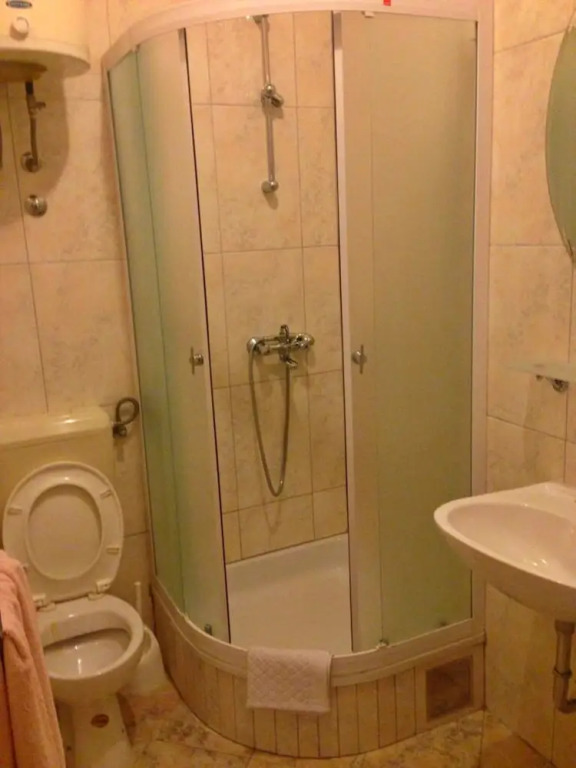 A3 - apt w. Patio, 3 min Walking From the Beach
