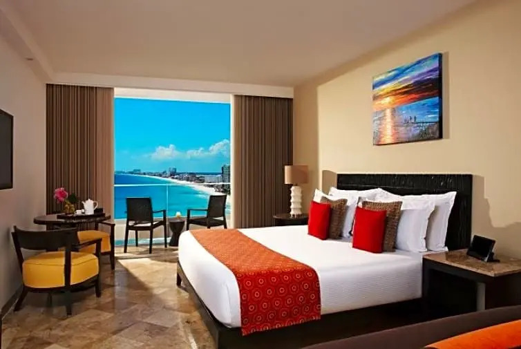 Номер Deluxe с балконом и oceanfront в Krystal Grand Cancun