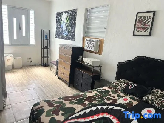 Art deco studio w private balcony close to beach