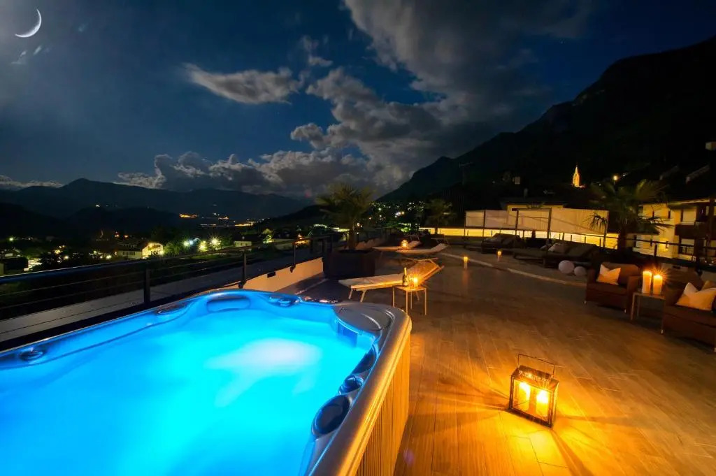 Haus Gregori Modern & Central Stay in Vineyard with Rooftop & Served Breakfast
