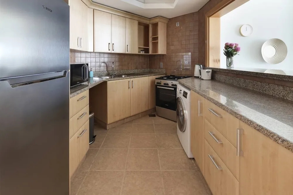 Sleek And Elegant 1BR on The Palm!