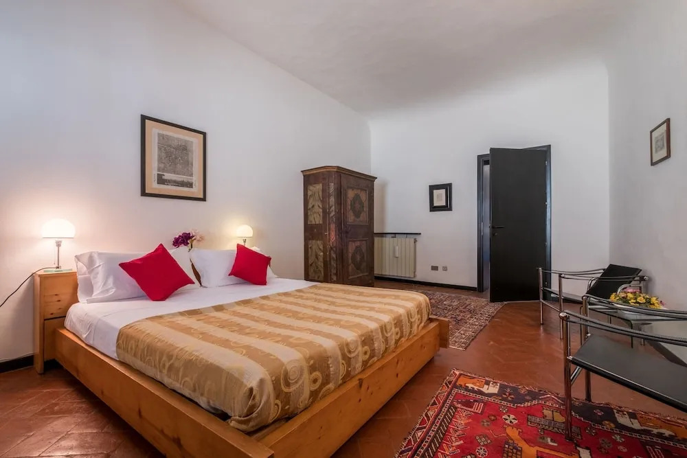 Cosy Suites in Glamorous Santo Spirito PLUS