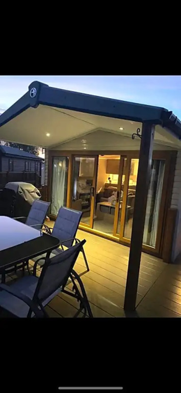 The Luxury break Sleeps 6 at Kingfisher Court South facing