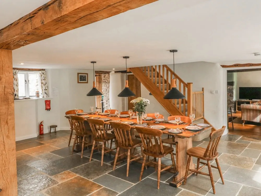 Middle Dean Farmhouse