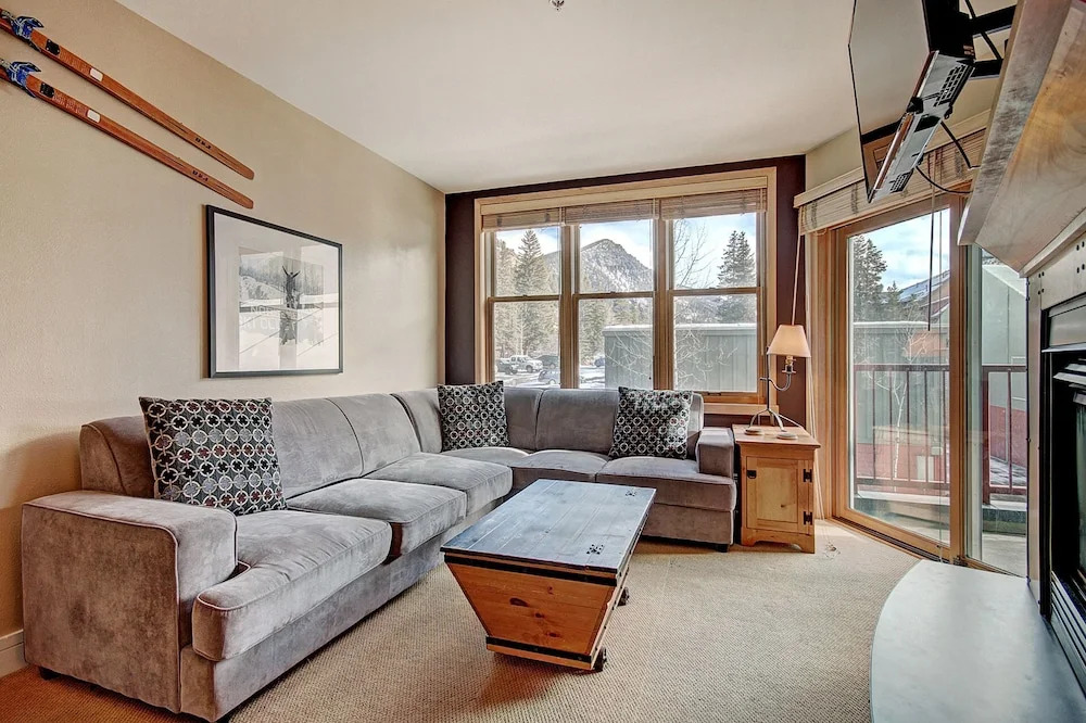 8186 Silver Mill 1 Bedroom 1 Bathroom Condo