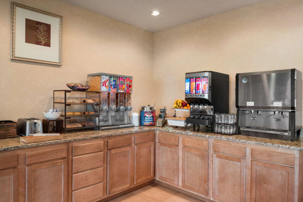 Country Inn & Suites by Radisson, Stevens Point, WI