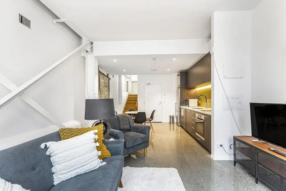 Contemporary 1BR Queen St. Retreat by Zodiak Stays