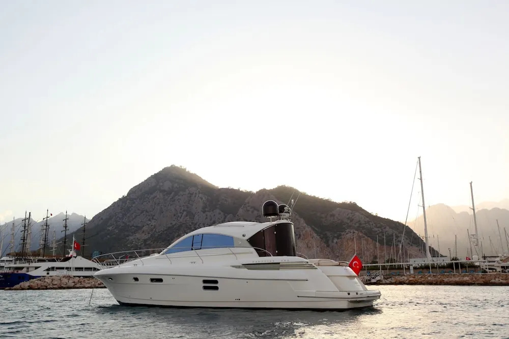 Ekimbey Yatch