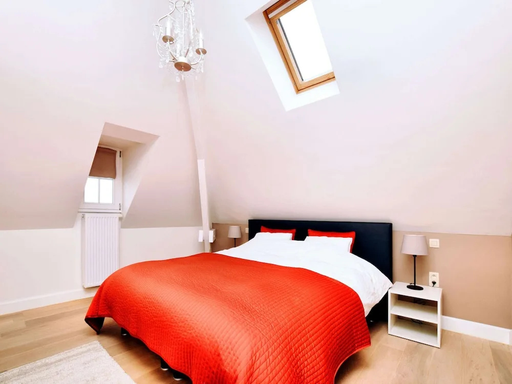 Luxurious Holiday Home in Courtil with Hot Tub
