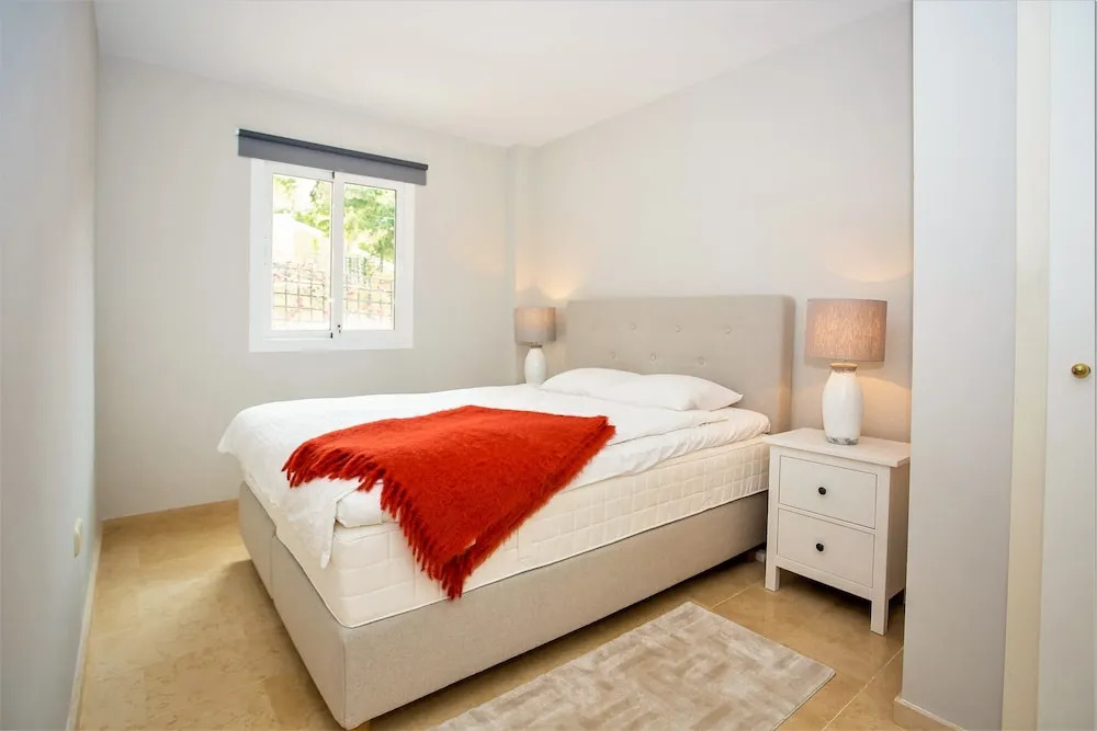 Beautiful and Spacious, 3 bedroom apartment LA23