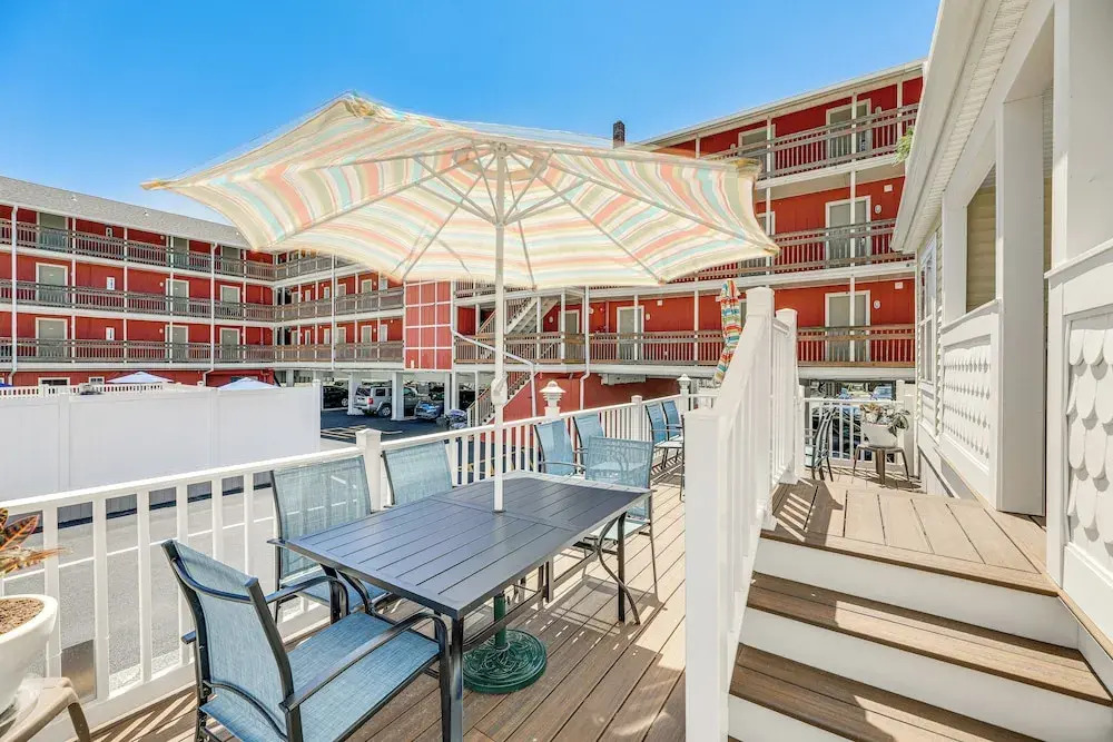 Steps to Shore: Newly Renovated Dewey Beach Home!