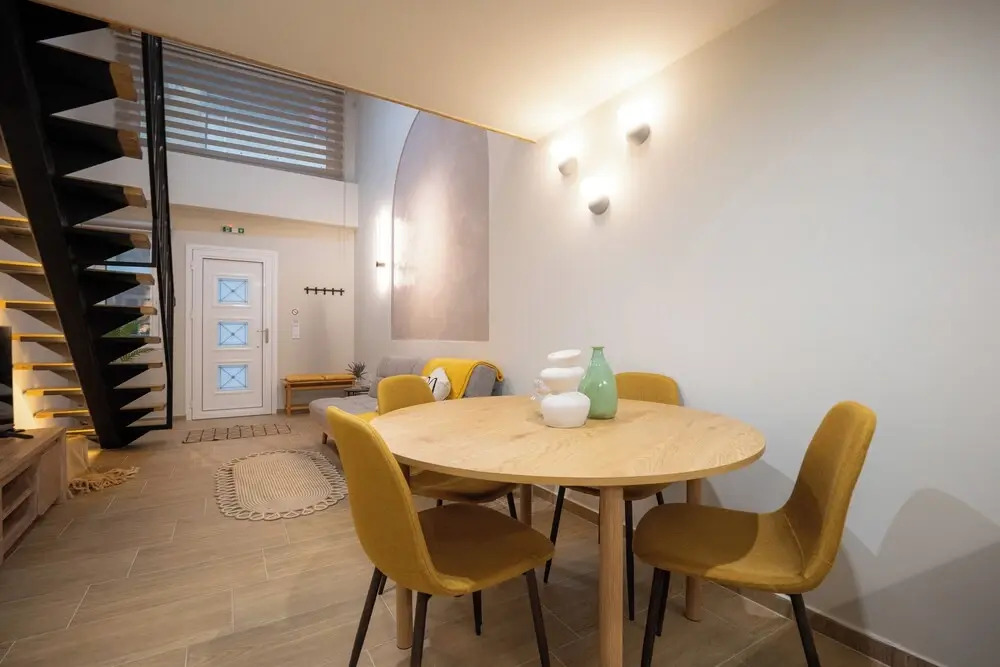 Vayas Residences - Agora