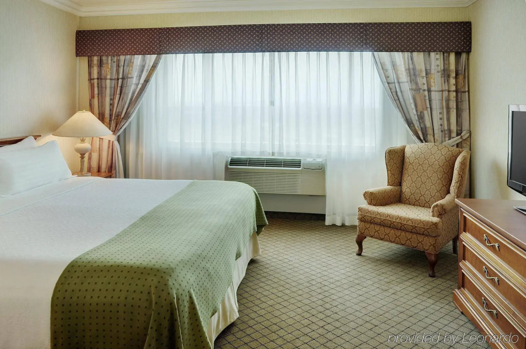 Holiday Inn & Suites Oakville at Bronte by IHG