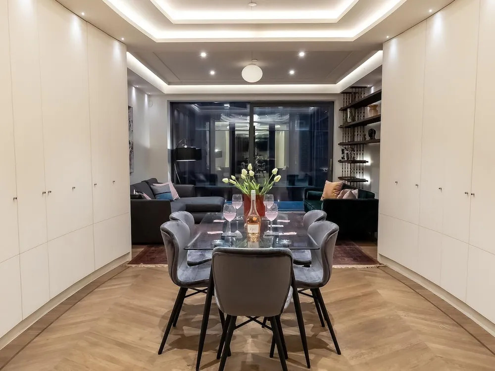 Five Bedroom Near Camden Arts Centre by Bevilla
