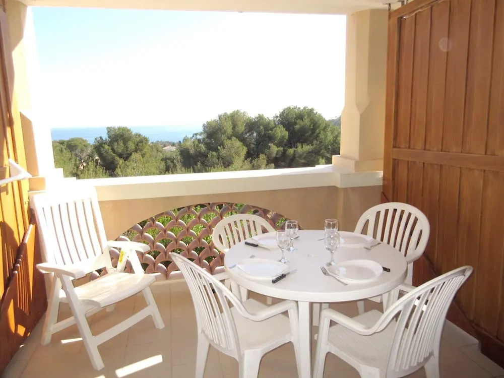 Apartment With one Bedroom in Agay, With Wonderful sea View, Pool Acce