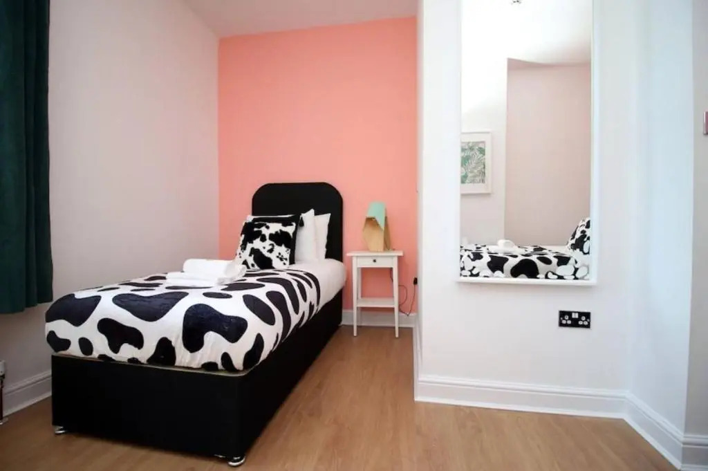 Principality House by Mia Living 3 bedroom apartment a 5 min walk to Principality Stadium