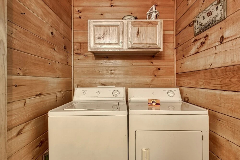 Mystic Mountain - Great Location! Close To All The Action! 2 Bedroom Cabin by RedAwning