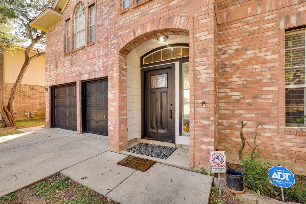 3 Mi to Randolph Afb: San Antonio Area Home