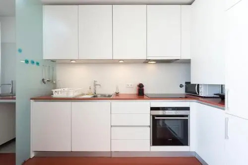LovelyStay - Casas Brancas - Modern Apartment with Balcony & free private parking
