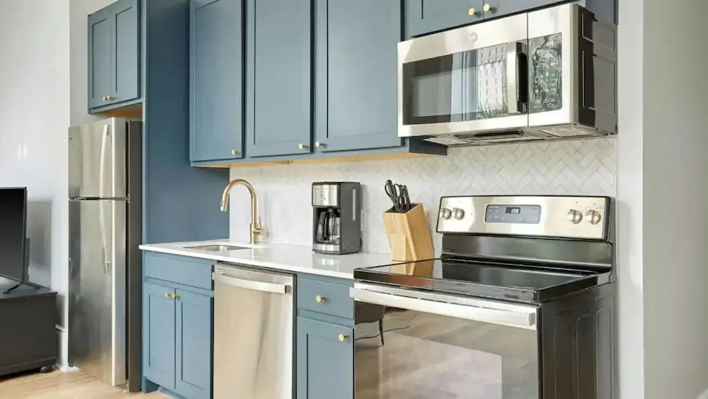 Sleeps 26 Entire Floor, Steps to French Quarter The Harlequin by Avantstay