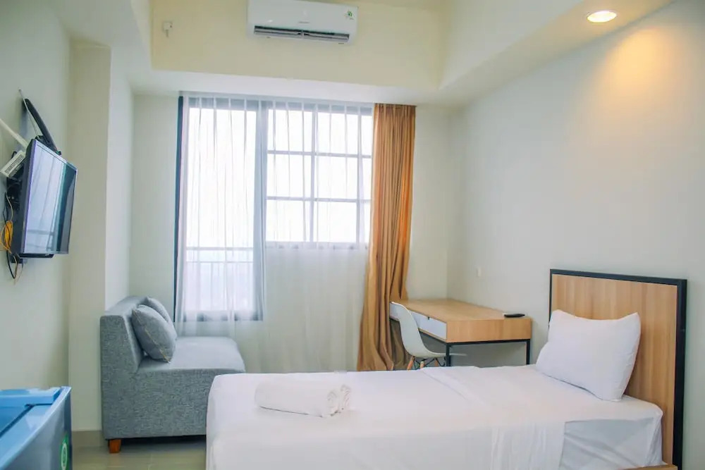 Brand New and Comfy Studio Modern Room at Evenciio Apartment