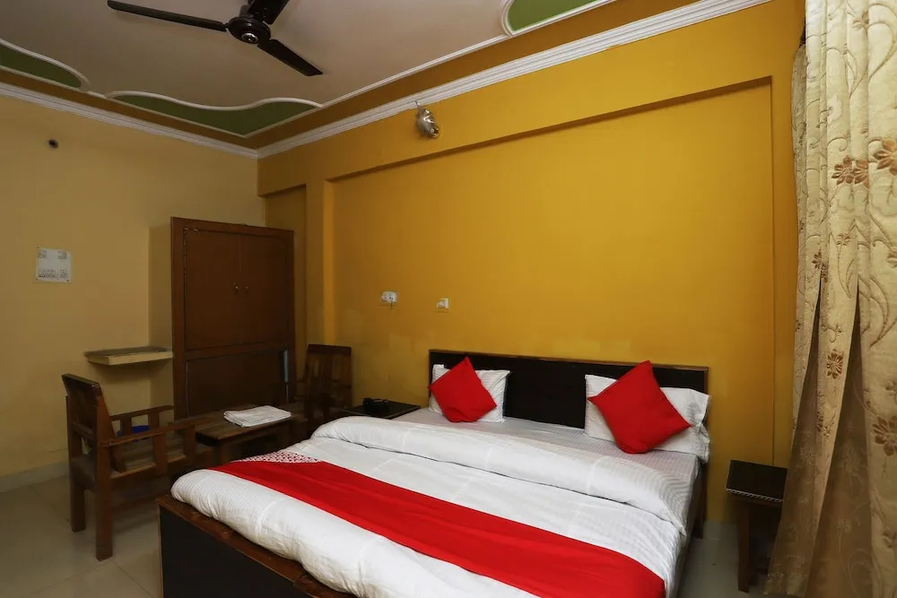 OYO 43688 Hotel Surya
