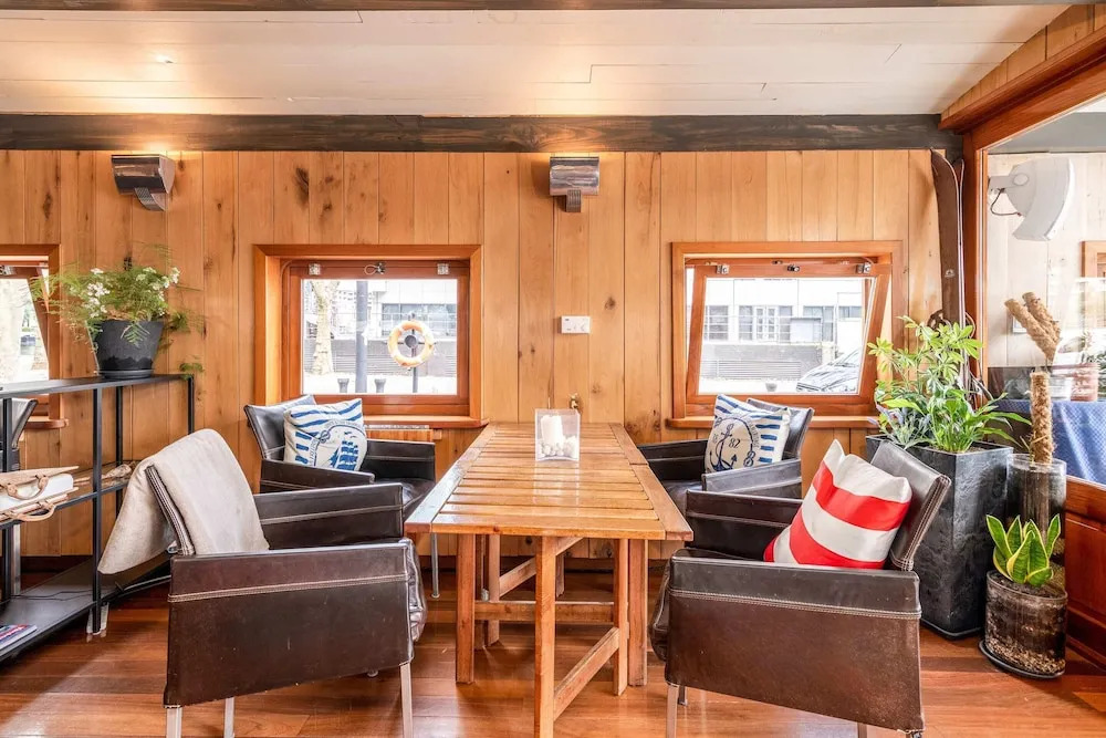Luxury Canary Wharf House Boat Room 6