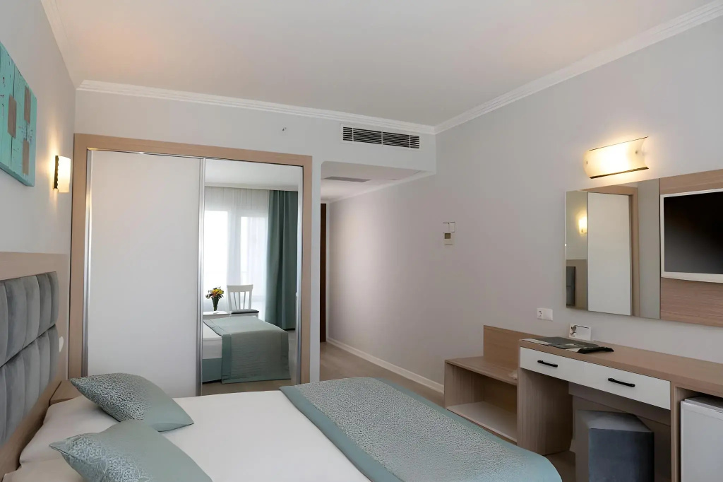 Adonis Hotel