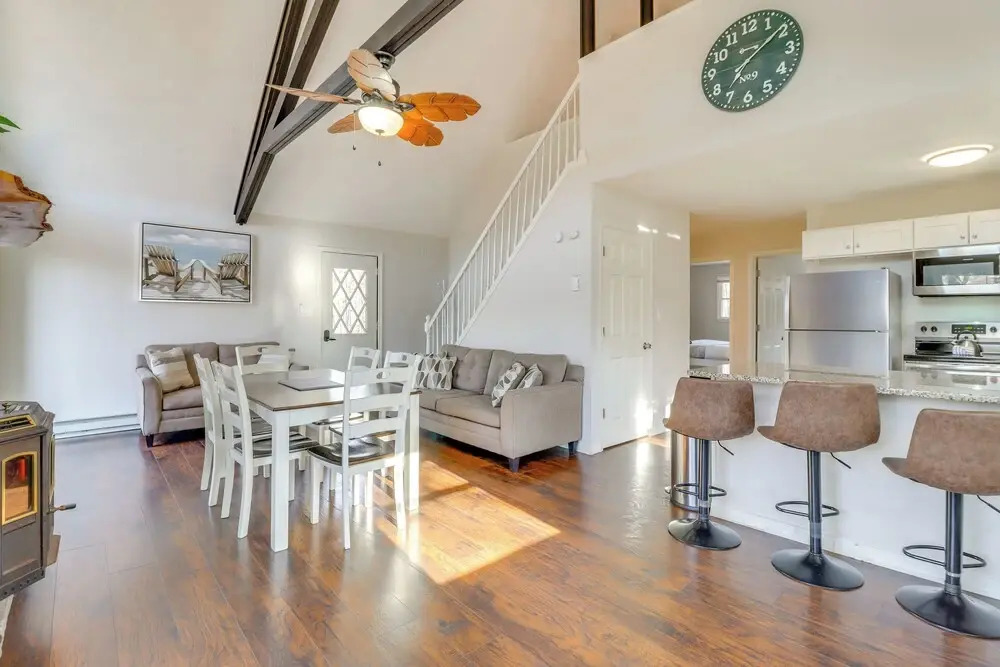 Ski, Hike & More: Poconos Home w/ Hot Tub