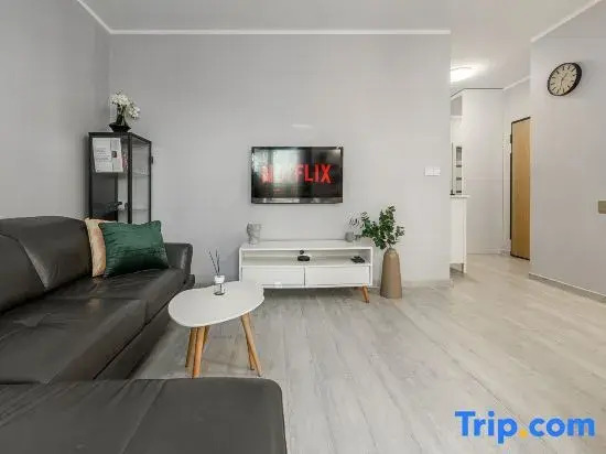 Lumina 3-room apartment near the train station