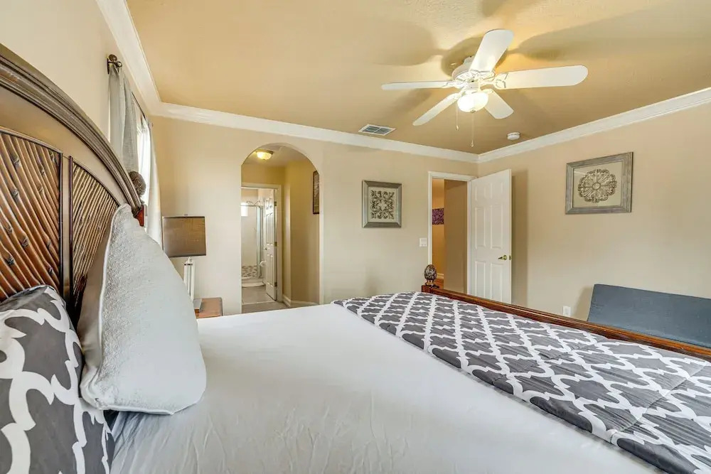 14 Mi to Disney: Spacious Home w/ Pool & Lanai!