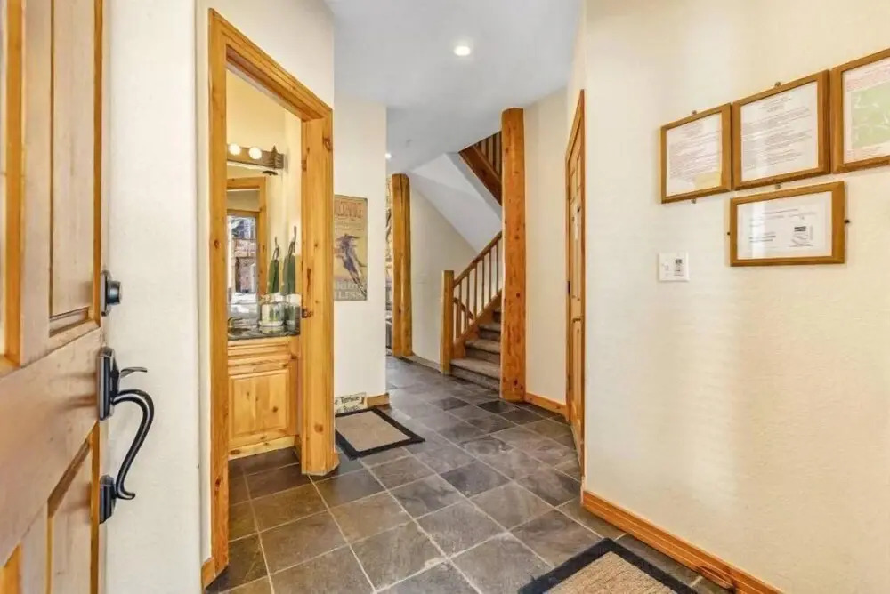 Beautiful 4 Bedroom Townhome Near Snowflake Lift in Breckenridge