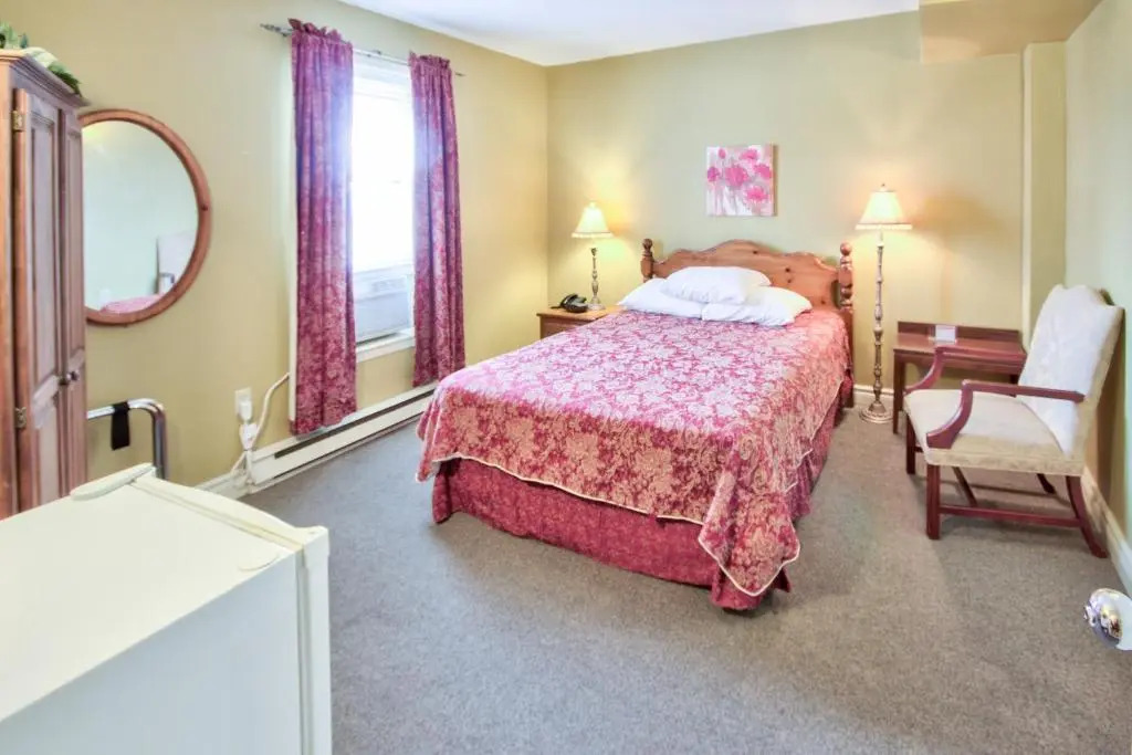 The Queen’s Cue, Stratford, A Tribute Portfolio Hotel