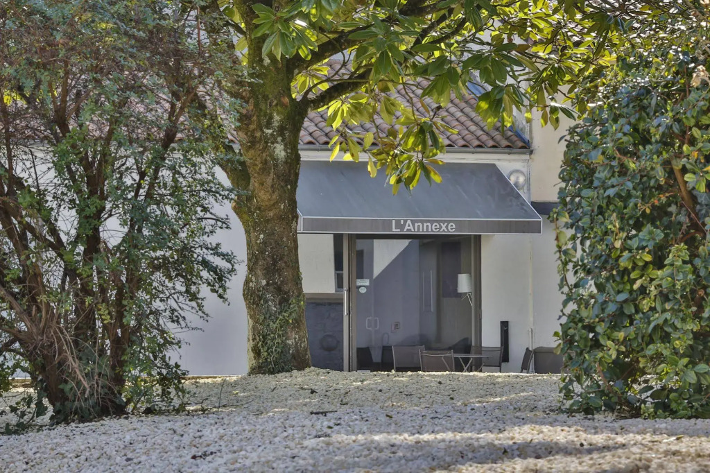 Brit Hotel du Parc Niort Centre-Parking gratuit