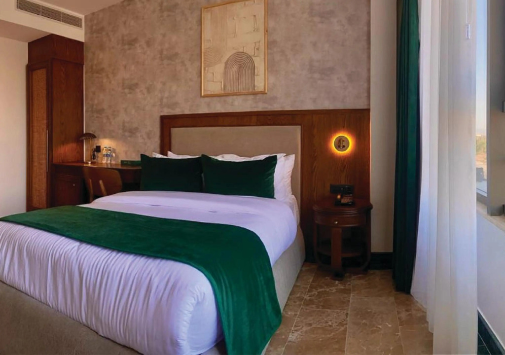 Bratus Hotel
