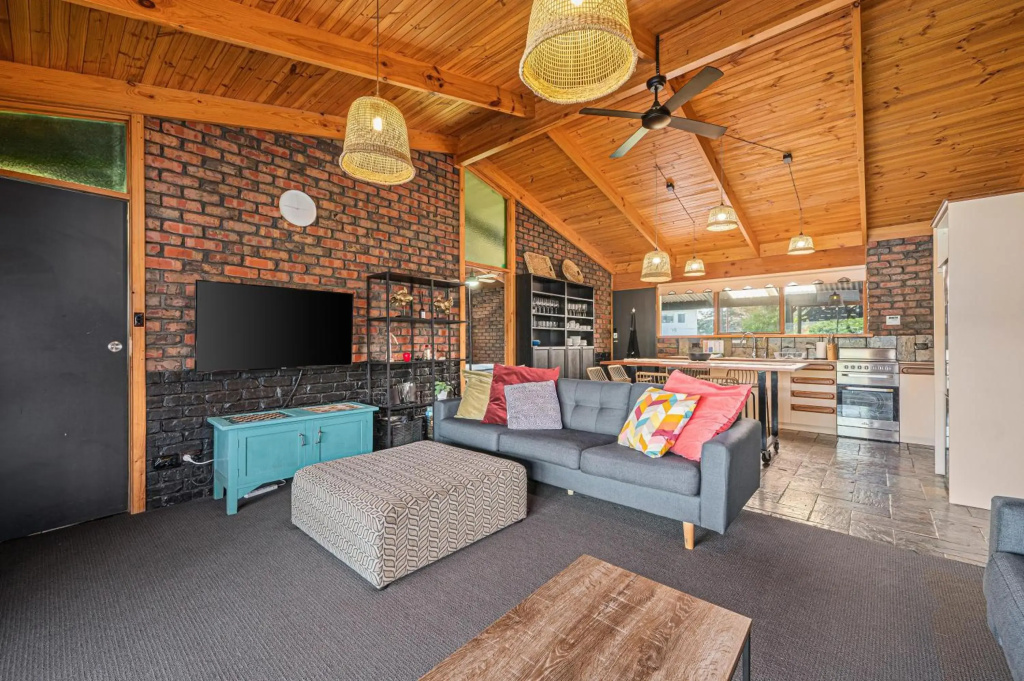 Black Pearl ~ Industrial-Chic in Silver Sands