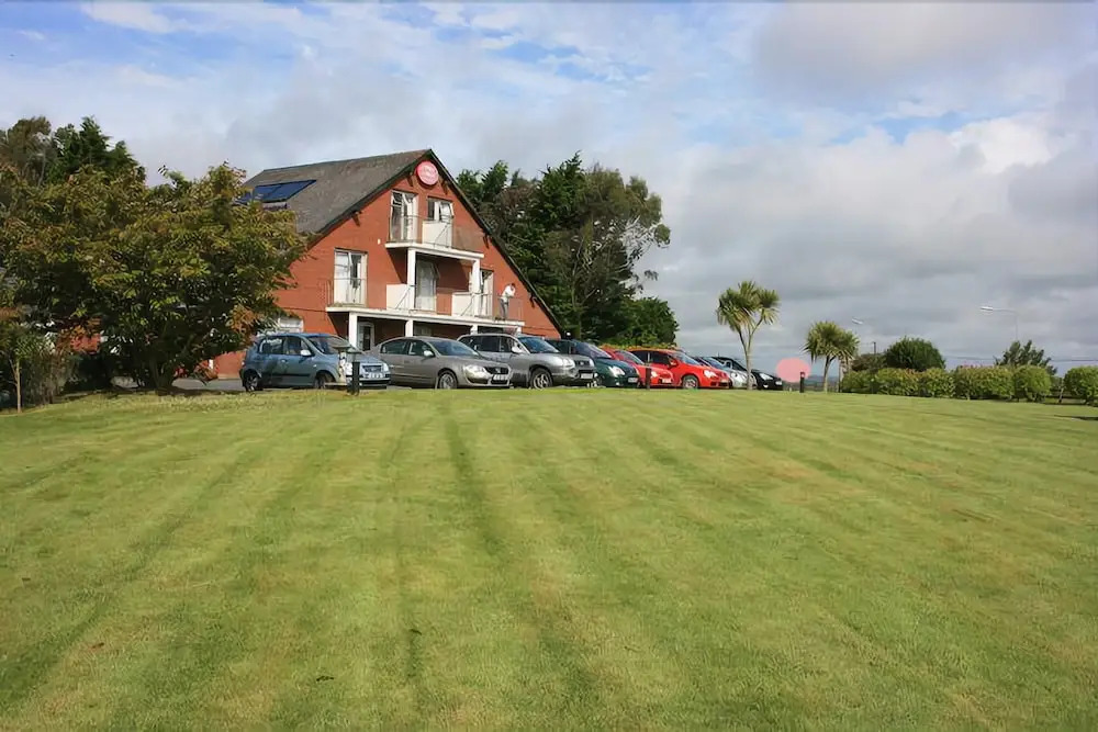 Coral Gables Guesthouse & Campsite
