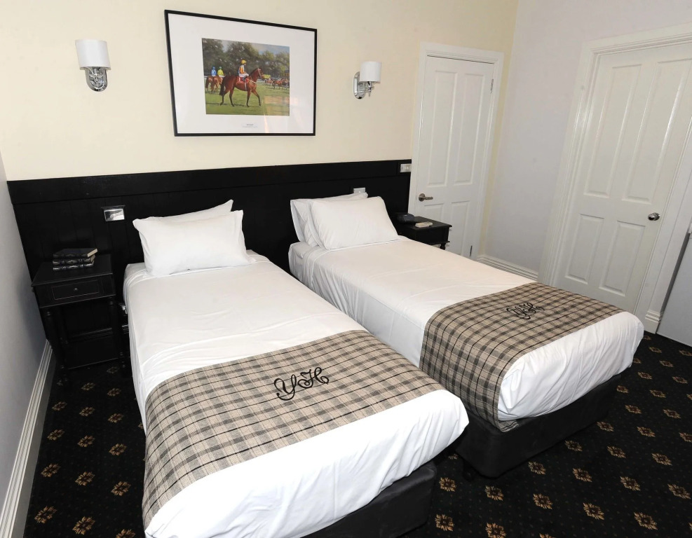Yarrawonga Hotel